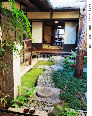 奈良縣，奈良町格子屋，庭院景觀，11月 134381363