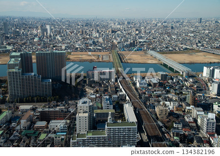 【東京】從I-Link Town展望台俯瞰下方城市景色 【東京】從I-Link Town展望台俯瞰下方城市景色 134382196