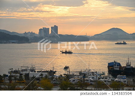 [Korea/Yeosu City] The sea of Yeosu in the morning 134383504