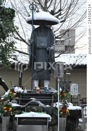 白雪覆蓋的東寺 - 修行大師 134384214