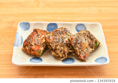 Thinly sliced mozuku seaweed Thinly sliced mozuku seaweed 134385919