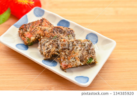 Thinly sliced mozuku seaweed Thinly sliced mozuku seaweed 134385920