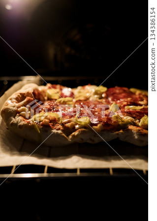 Close-up cooking in italian pizza with pepperoni Close-up cooking in italian pizza with pepperoni 134386154