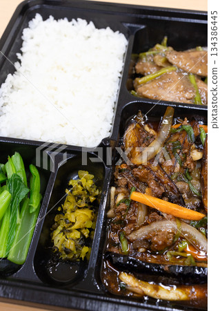 美味的中式便當:四川炒茄子 美味的中式便當:四川炒茄子 134386445