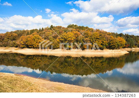Lake Matsuno with a beautiful reflection of the blue sky 134387263