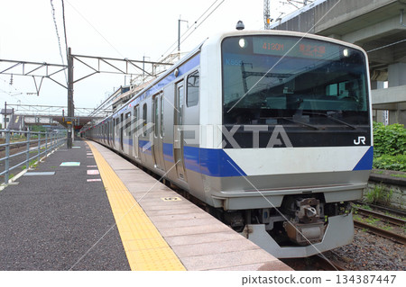 東北本線E531系列車（黑磯方向）在新白河站停靠 134387447