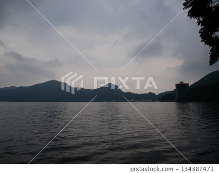 湖邊的黃昏時光 湖邊的黃昏時光 134387471