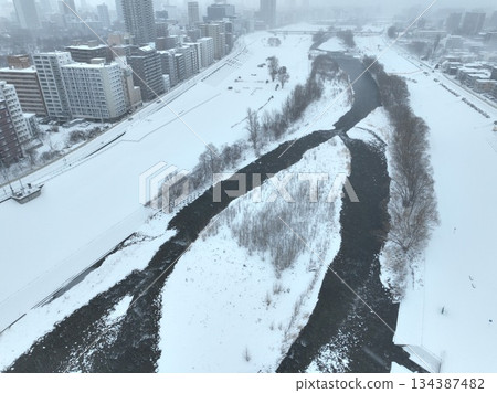 Snow-covered winter scenery of Toyohira River in Sapporo 134387482