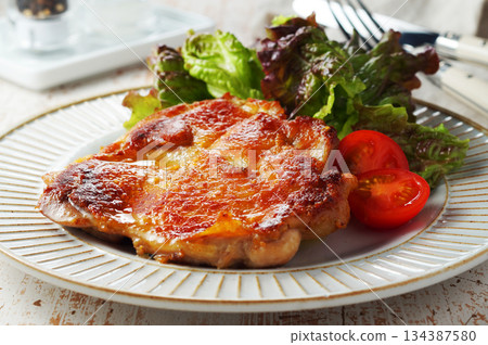 Crispy butter-sauteed chicken 134387580