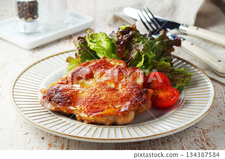 Crispy butter-sauteed chicken 134387584