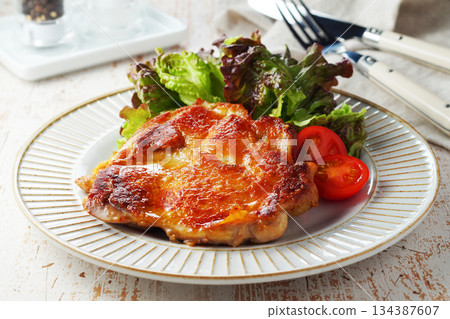 Crispy butter-sauteed chicken 134387607