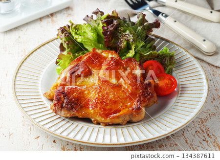 Crispy butter-sauteed chicken 134387611