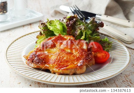 Crispy butter-sauteed chicken 134387613