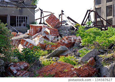 Visiting Gunkanjima and seeing the piled up rubble 134387627