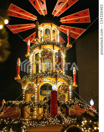 A glittering Christmas market in Berlin 134388465
