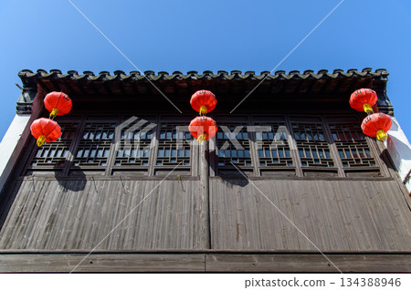 這是中國蘇州著名水鄉山塘街的美麗景色。 134388946