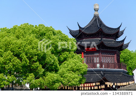 這是中國蘇州著名水鄉山塘街的美麗景色。 這是中國蘇州著名水鄉山塘街的美麗景色。 134388971