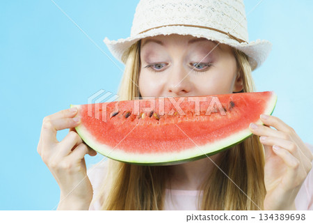 woman holding watermelon fruit woman holding watermelon fruit 134389698