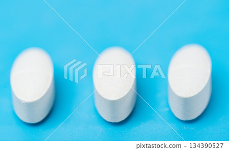 white pills 134390527