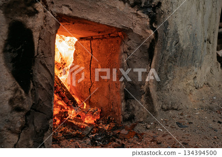 Photographing the only remaining climbing kiln in Shigaraki, a pottery town in Koka City, Shiga Prefecture Photographing the only remaining climbing kiln in Shigaraki, a pottery town in Koka City, Shiga Prefecture 134394500