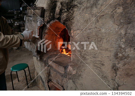 Photographing the only remaining climbing kiln in Shigaraki, a pottery town in Koka City, Shiga Prefecture Photographing the only remaining climbing kiln in Shigaraki, a pottery town in Koka City, Shiga Prefecture 134394502