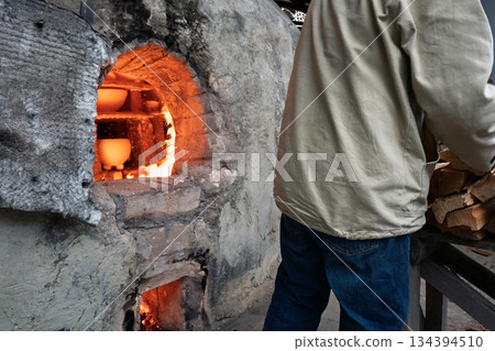Photographing the only remaining climbing kiln in Shigaraki, a pottery town in Koka City, Shiga Prefecture Photographing the only remaining climbing kiln in Shigaraki, a pottery town in Koka City, Shiga Prefecture 134394510