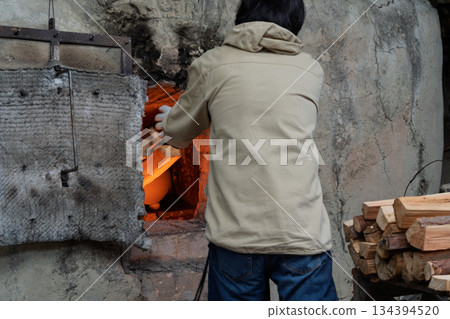 Photographing the only remaining climbing kiln in Shigaraki, a pottery town in Koka City, Shiga Prefecture Photographing the only remaining climbing kiln in Shigaraki, a pottery town in Koka City, Shiga Prefecture 134394520