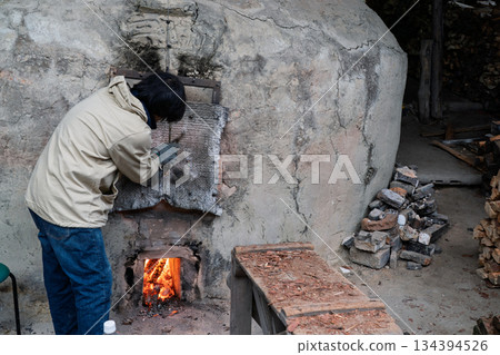Photographing the only remaining climbing kiln in Shigaraki, a pottery town in Koka City, Shiga Prefecture Photographing the only remaining climbing kiln in Shigaraki, a pottery town in Koka City, Shiga Prefecture 134394526