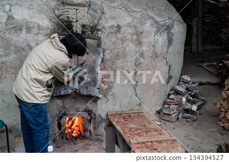 Photographing the only remaining climbing kiln in Shigaraki, a pottery town in Koka City, Shiga Prefecture Photographing the only remaining climbing kiln in Shigaraki, a pottery town in Koka City, Shiga Prefecture 134394527