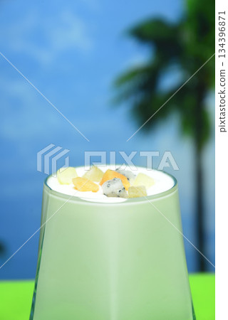酸奶和切丁混合物 酸奶和切丁混合物 134396871