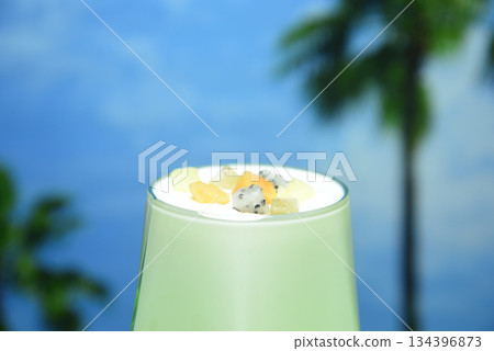 酸奶和切丁混合物 酸奶和切丁混合物 134396873
