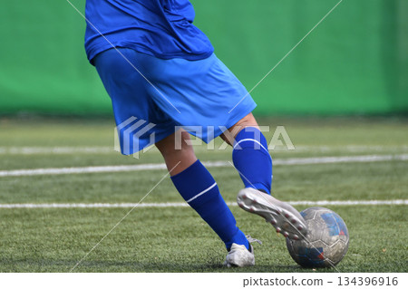 Soccer player who kicks the ball Soccer player who kicks the ball 134396916