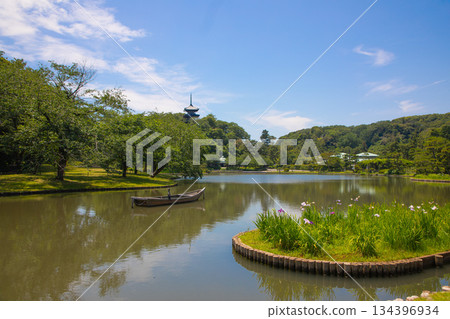 三溪園的大池塘與三層寶塔 三溪園的大池塘與三層寶塔 134396934