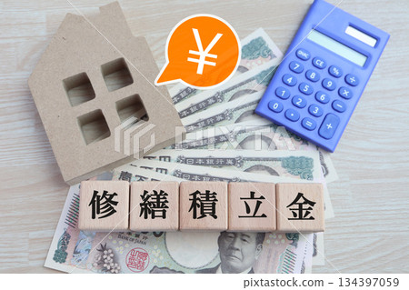 A model of a house and an image of Japanese yen showing the repair reserve fund. 134397059