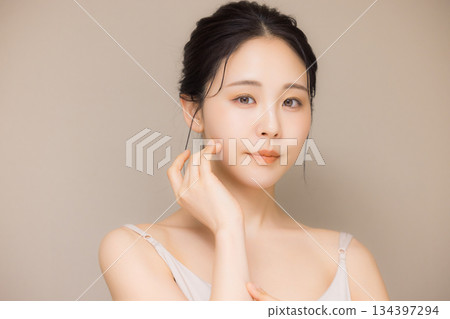 年輕女性的美麗形象 年輕女性的美麗形象 134397294