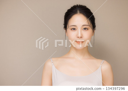 年輕女性的美麗形象 年輕女性的美麗形象 134397296