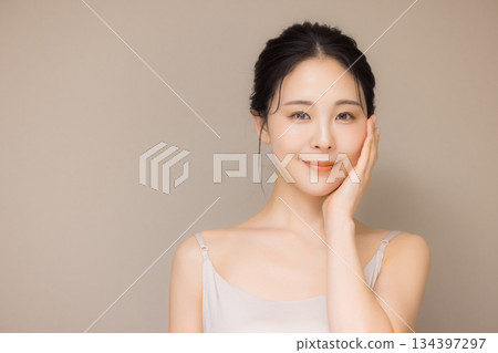 年輕女性的美麗形象 134397297