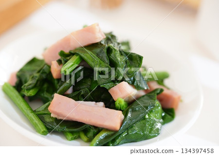 菠菜培根炒菜 菠菜培根炒菜 134397458