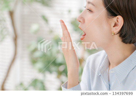 Women who are concerned about the smell of their mouth 134397699