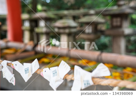 京都府八幡市岩清水八幡宮的花水噴泉照片 京都府八幡市岩清水八幡宮的花水噴泉照片 134398069