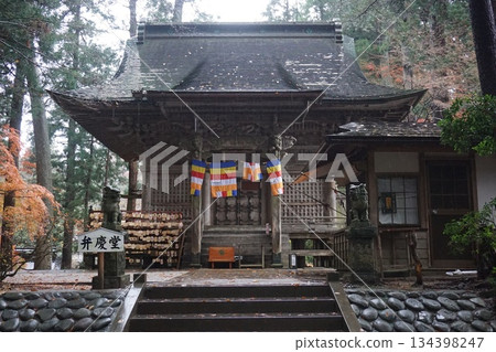中尊寺弁慶堂庫存照片 134398247