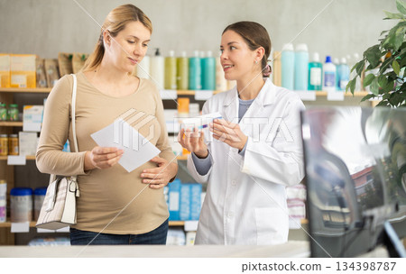 Pharmacist gives pregnant woman prescription pills 134398787