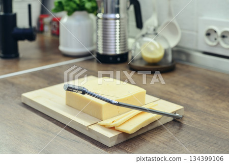 Bamboo cutting board with a built-in cheese cutting device Bamboo cutting board with a built-in cheese cutting device 134399106