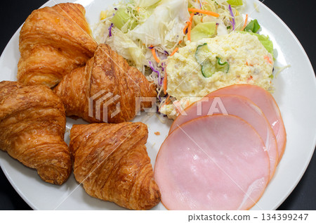 Mini croissant breakfast Mini croissant breakfast 134399247