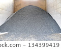 Gravel 134399419