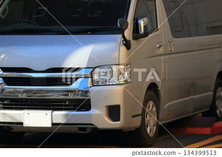 One-box car image 134399513
