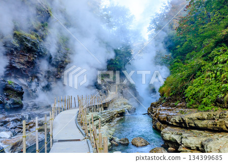 Oyasukyo Gorge in early autumn, Yuzawa City, Akita Prefecture 134399685