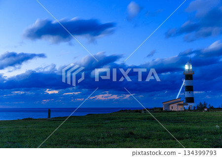 秋日日落後的入土崎燈塔，秋田縣男鹿市 134399793