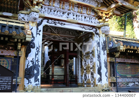 日光東照宮正殿前的唐門 134400007