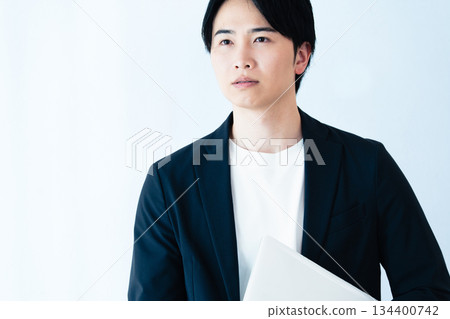 Cool businessman 134400742